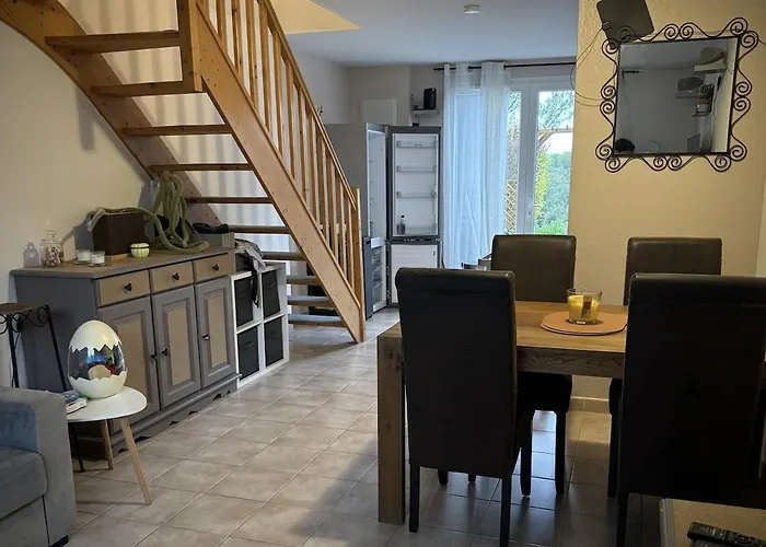 A Calvisson, Piscine Chauffee Calvisson