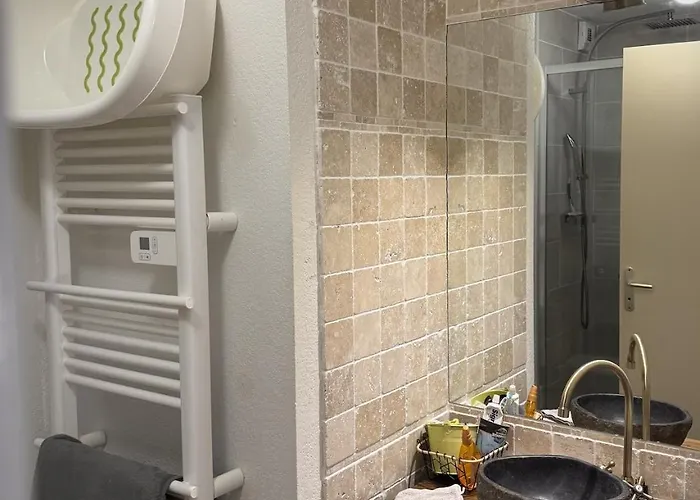 A Calvisson, Piscine Chauffee * Calvisson