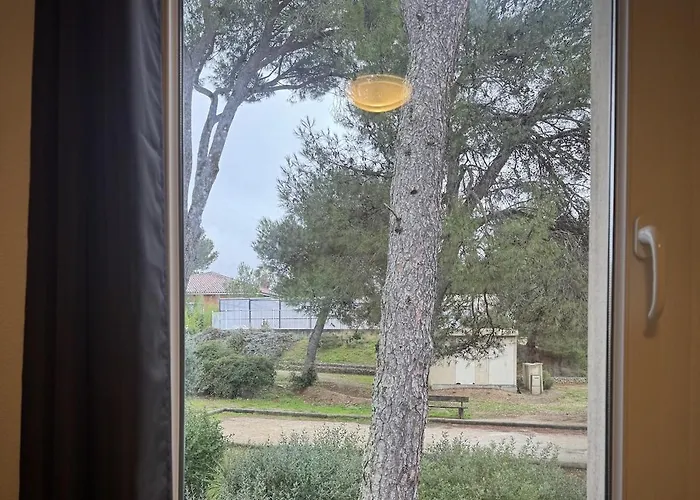 A Calvisson, Piscine Chauffee Villa