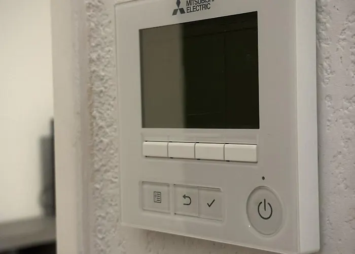 A Calvisson, Piscine Chauffee Villa